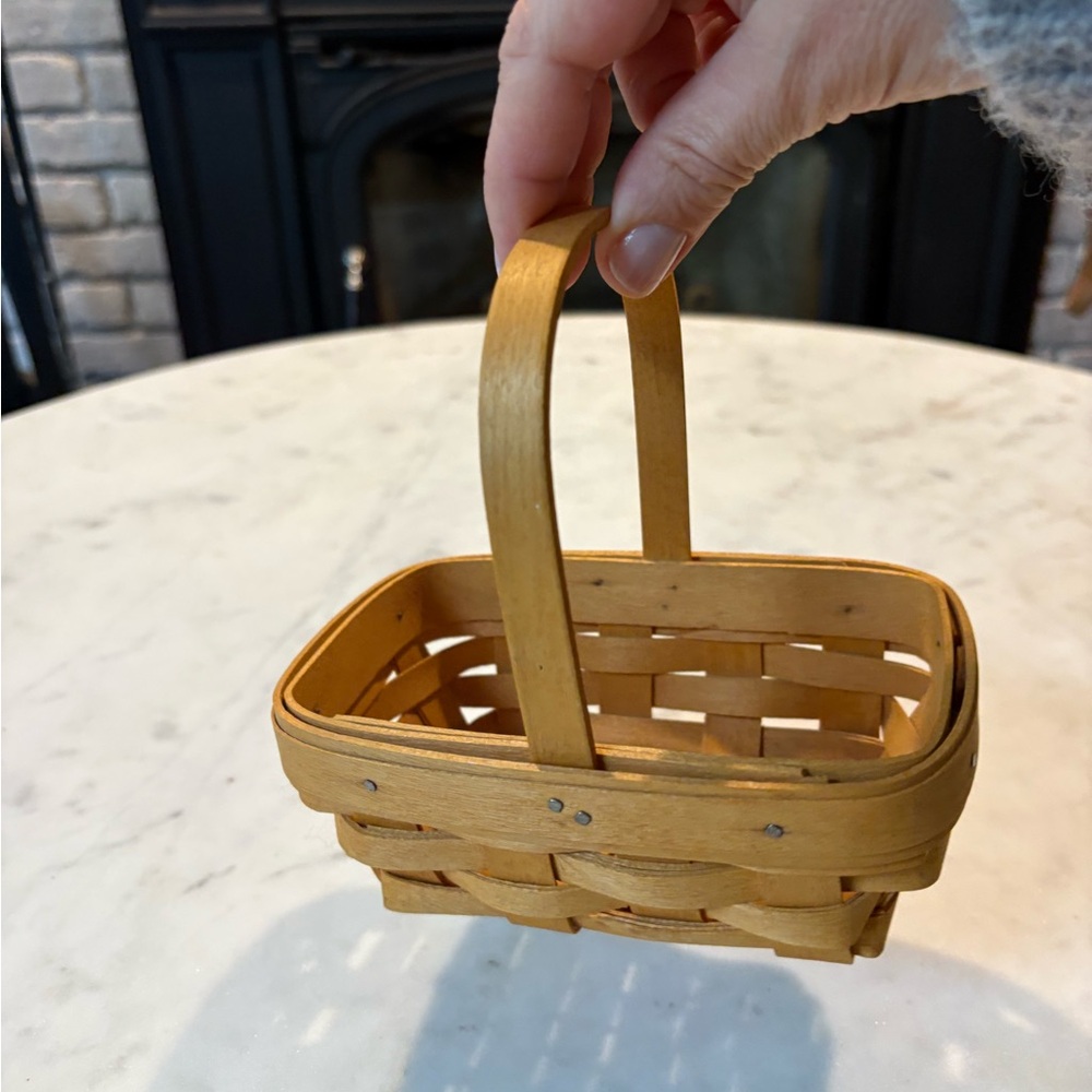 Longaberger Tea/Parsley Hand Woven Basket Signed 1999 Dresden Ohio - Picture 3 of 8